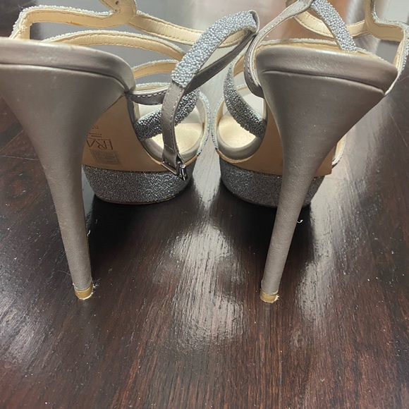 Pelle Moda platform - Silver. Size 8M - Picture 2 of 4